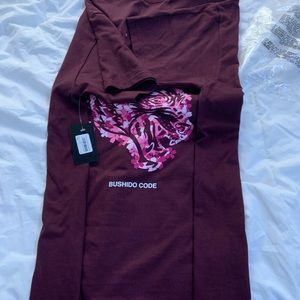 DARC SPORT CHERRY BLOSSOM OVERSIZED TEE IN MAROON.